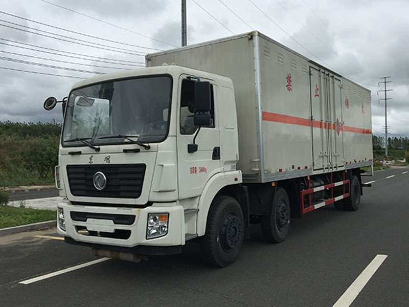 東風9.3米(13.9噸)氣體廂式車