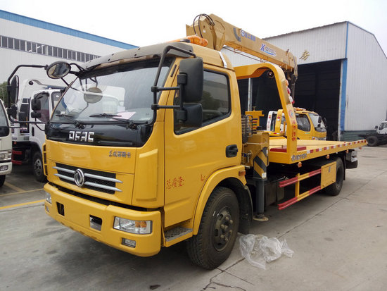 東風(fēng)多利卡國五一拖二清障車(帶吊機(jī))
