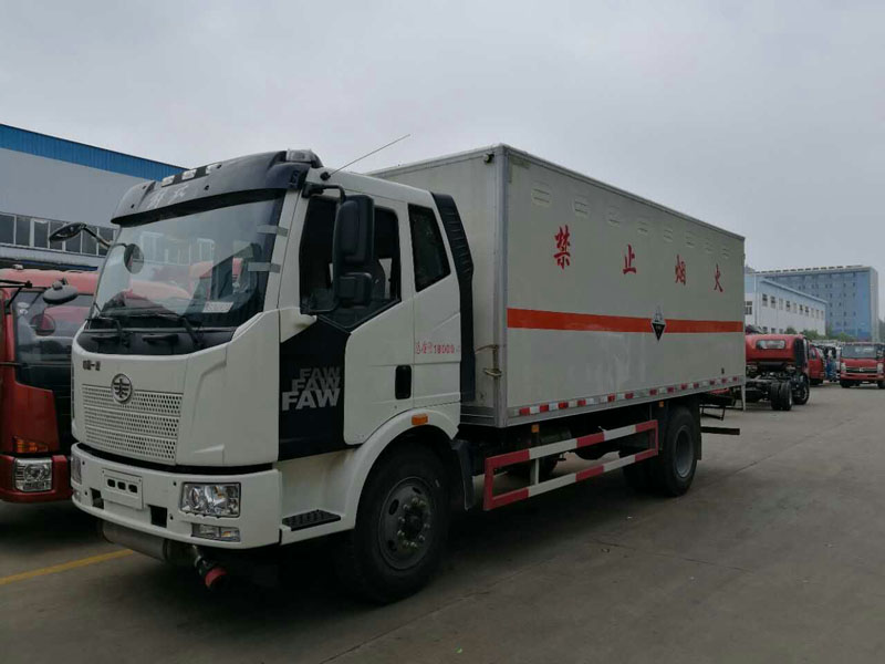 解放6.2米(10.4噸)腐蝕品廂式車(chē)